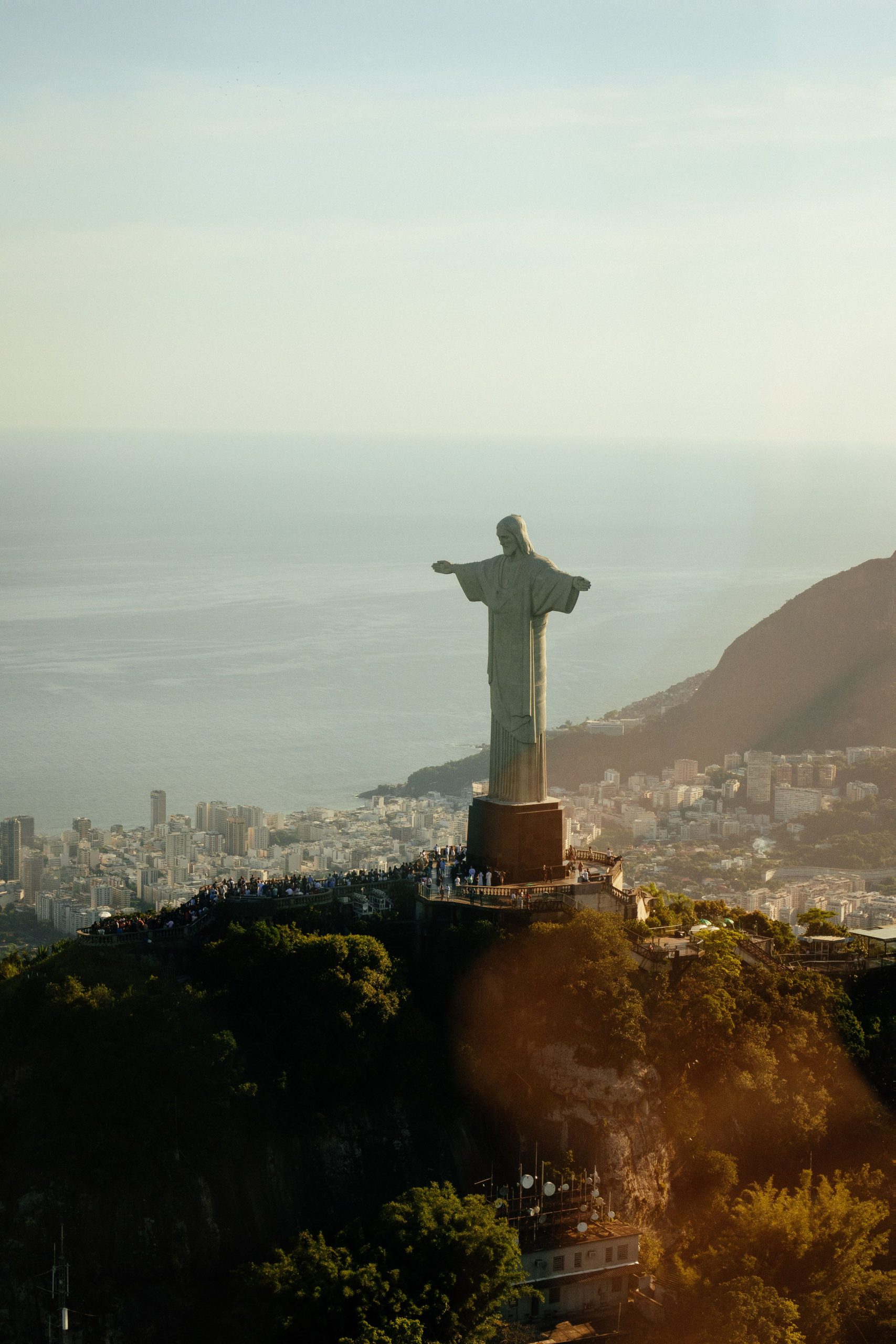 Cristo Redentor entre la vegetación de Río de Janeiro