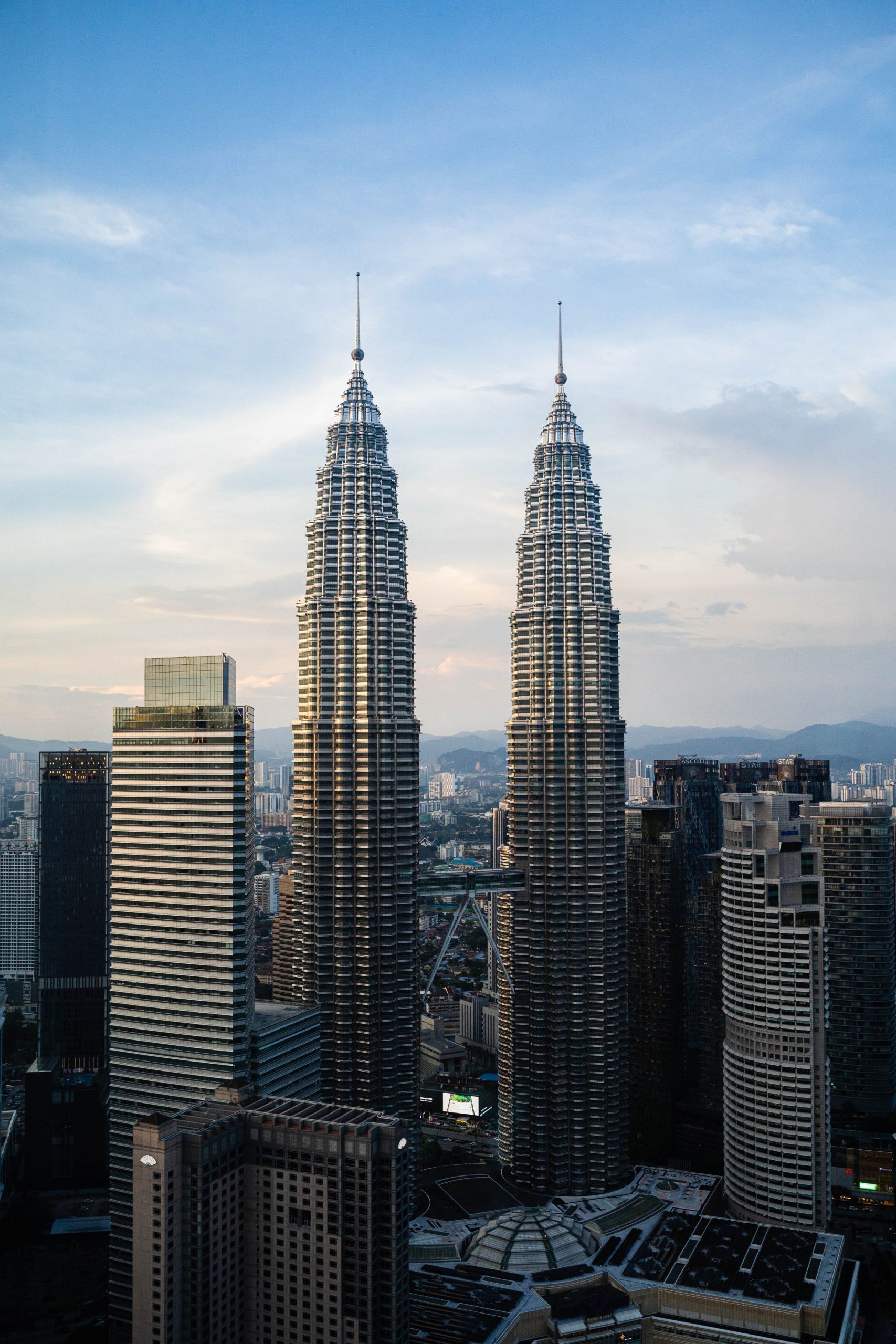 Arquitectura de Malasia al atardecer