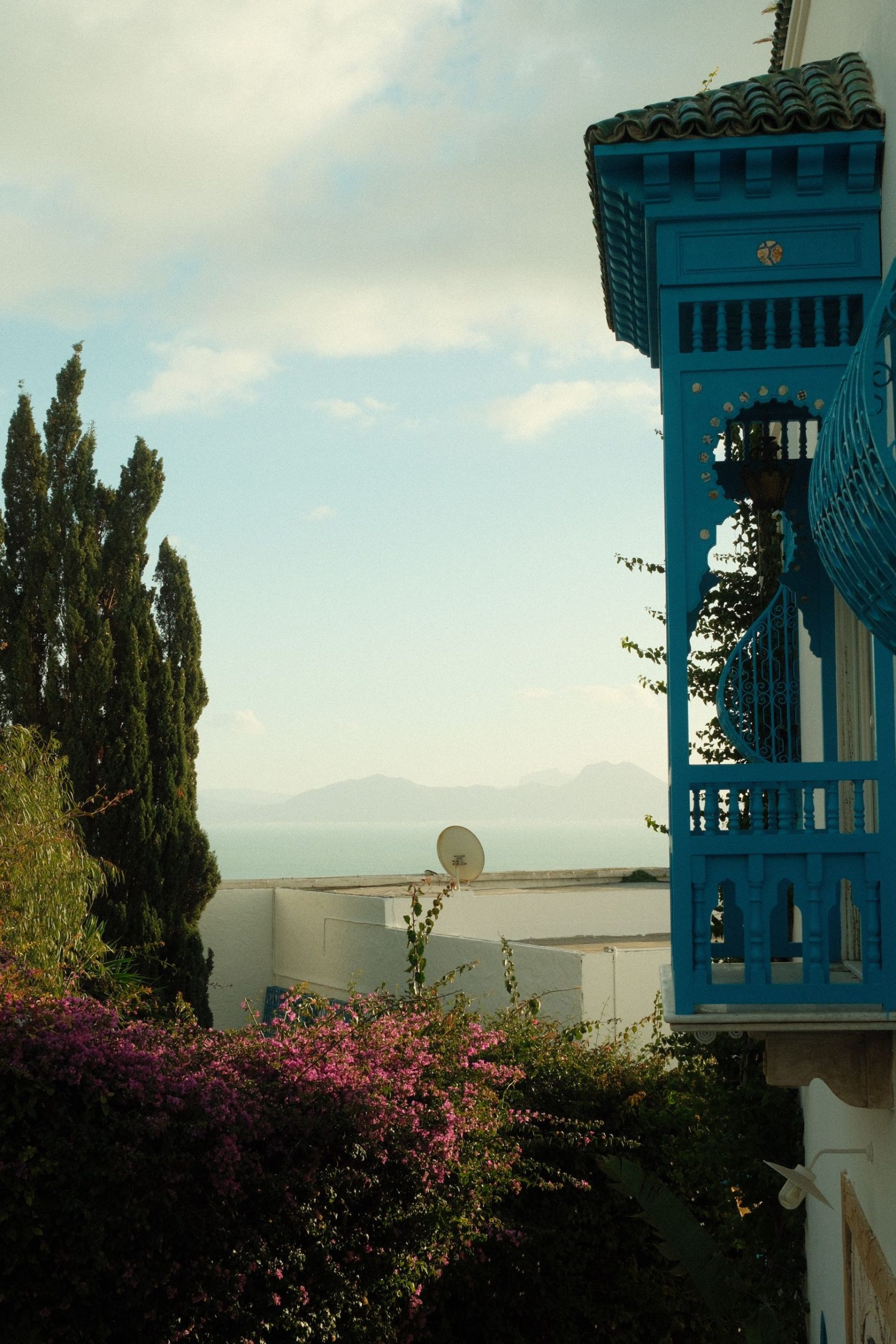 Paisaje de Sidi Bou Said y el Mediterráneo en Túnez